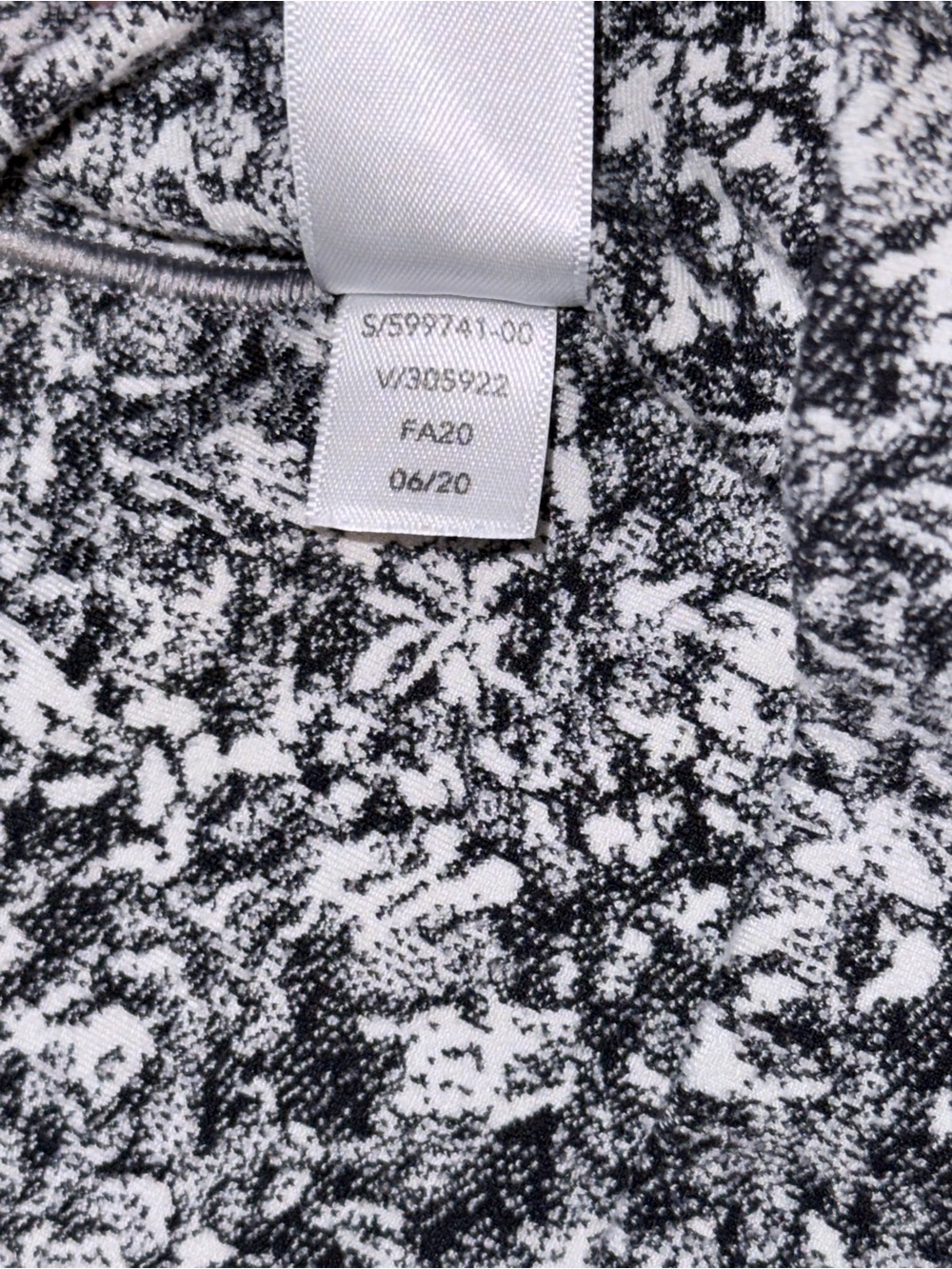 Athleta Salutation Stash Pocket II Textured 7/8 Tight Moonflower Black S - Picture 7 of 7